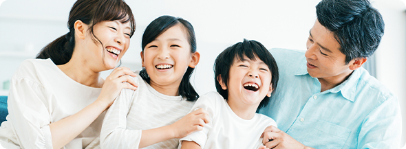 仲の良い家族のサムネイル